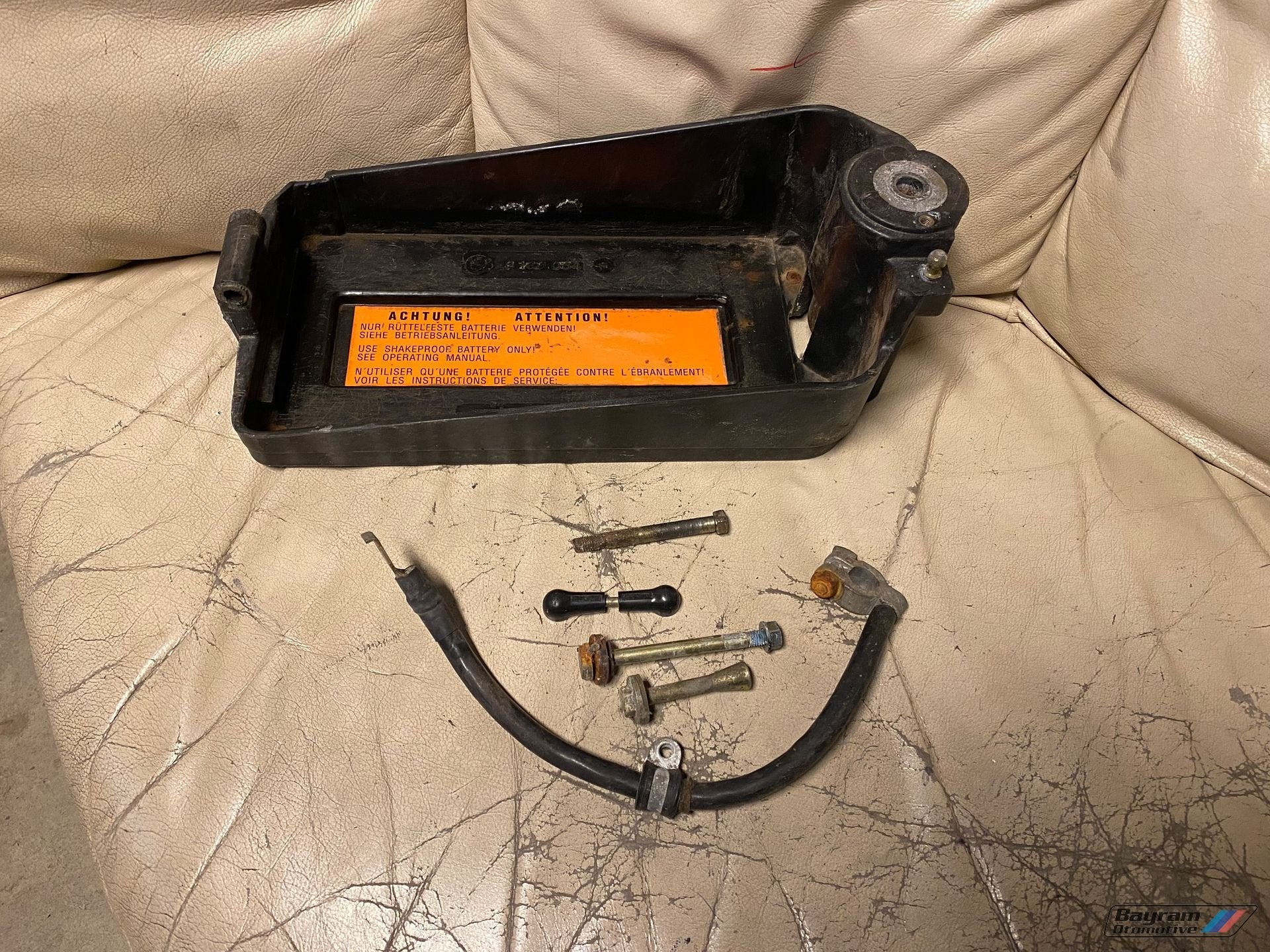Bmw E36 accubak achter coupe cabrio 6cyl 3-serie accu houder, Gebruikt, -, -, -