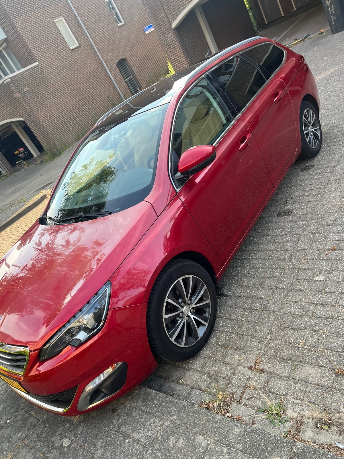 Peugeot 308 1.2 E-thp 130pk 2016 Rood, Auto's, Voorwielaandrijving, 1199 cc, 1165 kg, Origineel Nederlands