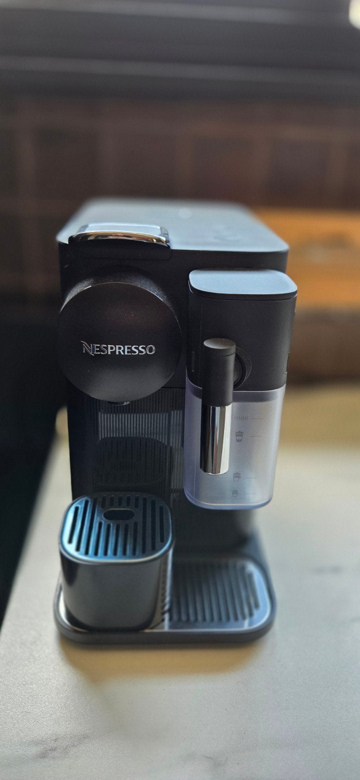 Nespresso De'Longhi Lattissima One - Koffiecupmachine, Witgoed en Apparatuur, Koffiezetapparaten, Espresso apparaat, Nieuw, Ophalen of Verzenden