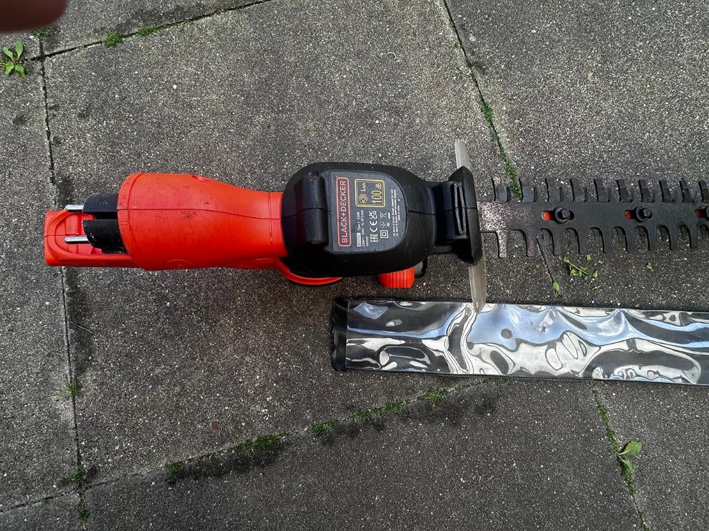 BLACK+DECKER 450W Heggenschaar 50cm, Ophalen, Gebruikt, Elektrisch, Black & Decker