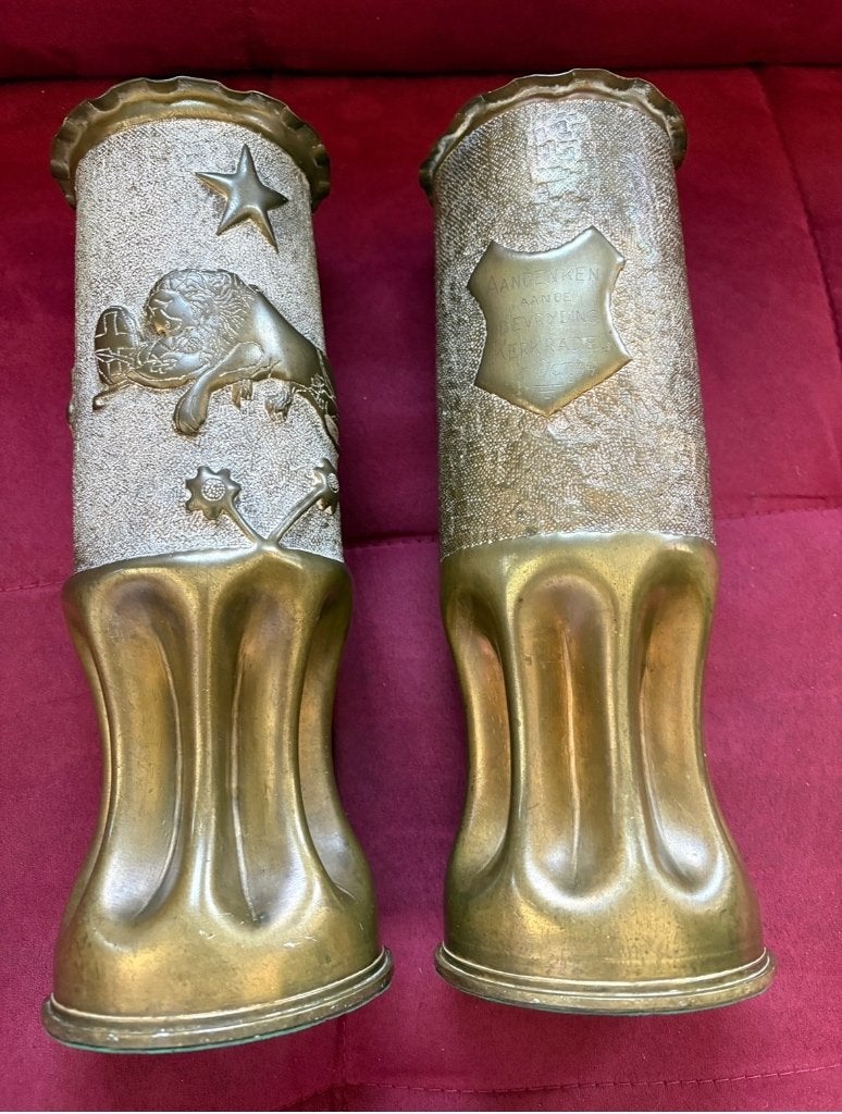 Twee unieke metalen Kerkrade Herdenkingsvazen 28 cm, Antiek en Kunst, Ophalen of Verzenden