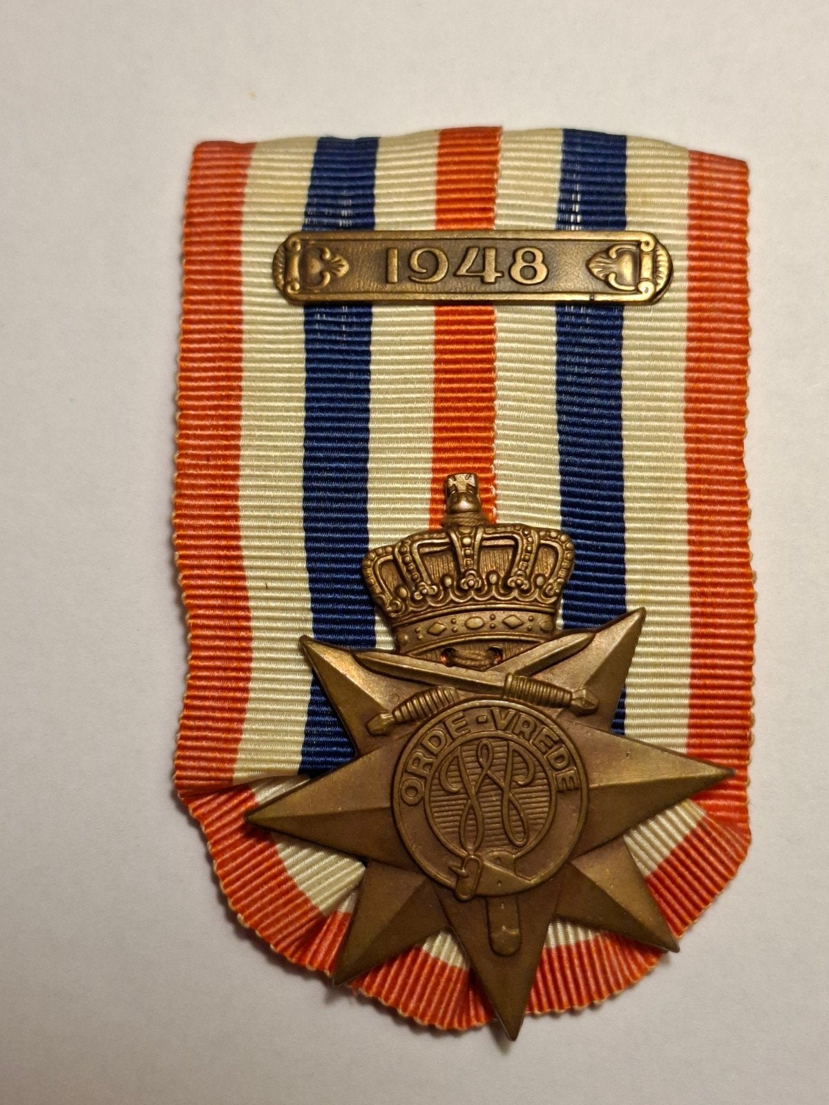 Orde en Vrede kruis met gesp 1948 (KNIL), Ophalen of Verzenden, Landmacht, Nederland, Lintje, Medaille of Wings