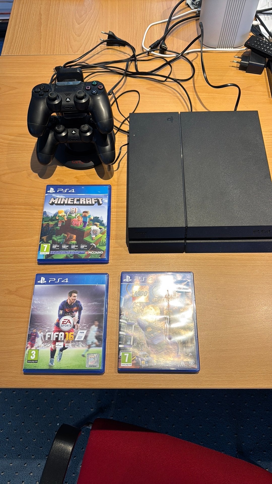 Sony Ps4 500GB - incl. 3 spelletjes, Ophalen, Zo goed als nieuw, Met 2 controllers, Slim