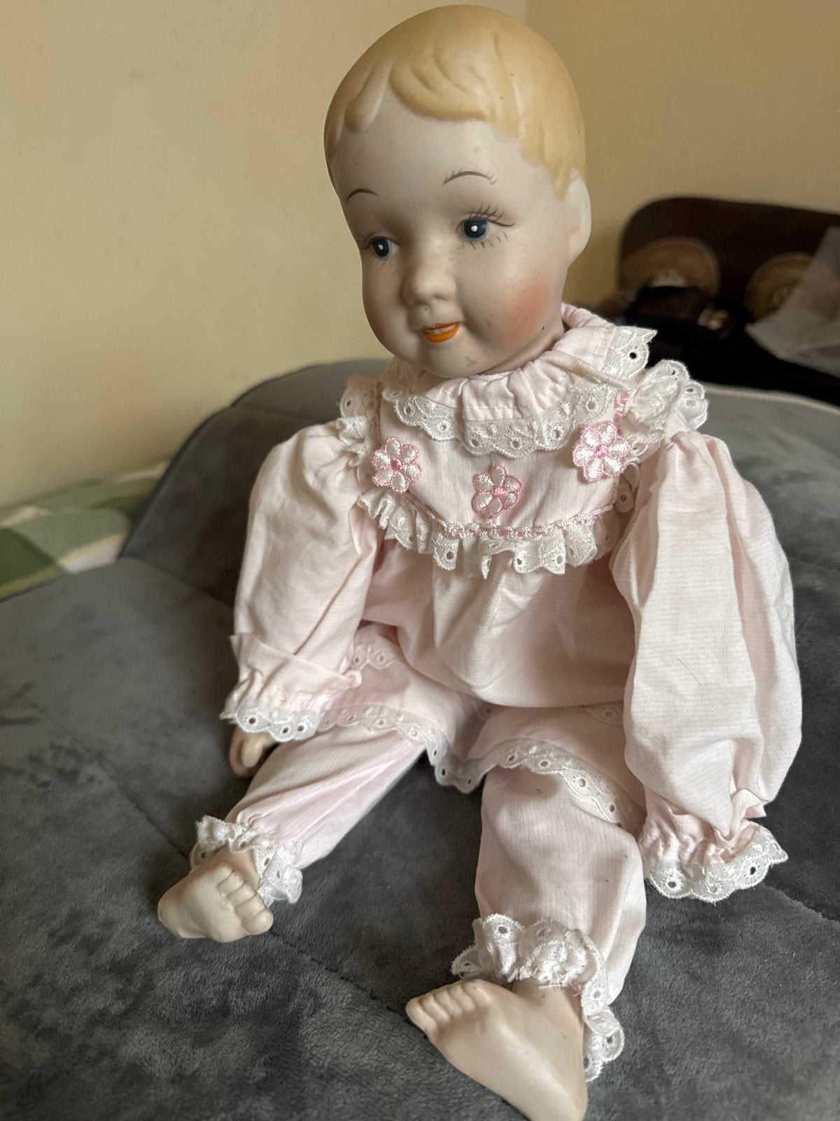 Vintage Porseleinen Babypop in Roze Pyjama, Ophalen of Verzenden, Gebruikt, Babypop