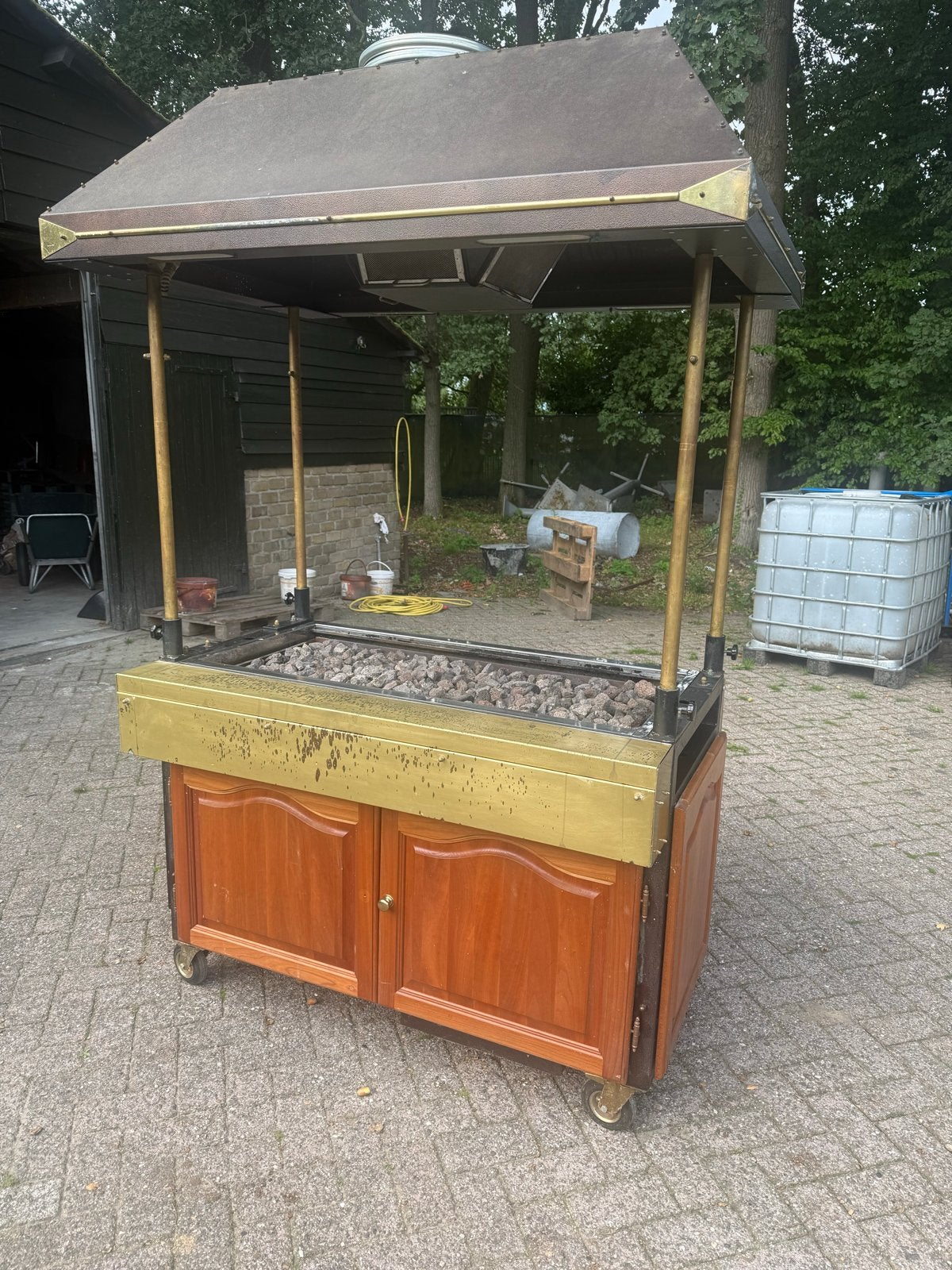 Gebruikte BBQ met afzuiging - Merk Henri op wielen, Ophalen, Gebruikt