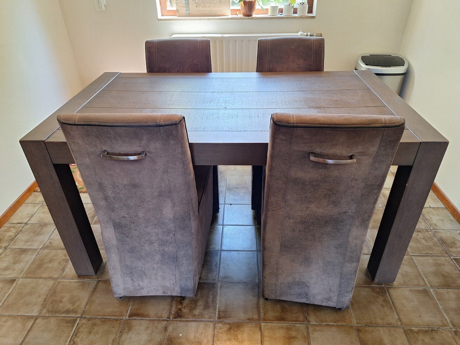 Donker houten eettafel met 4 stoelen, Ophalen, Gebruikt, 4 tot 6 stoelen
