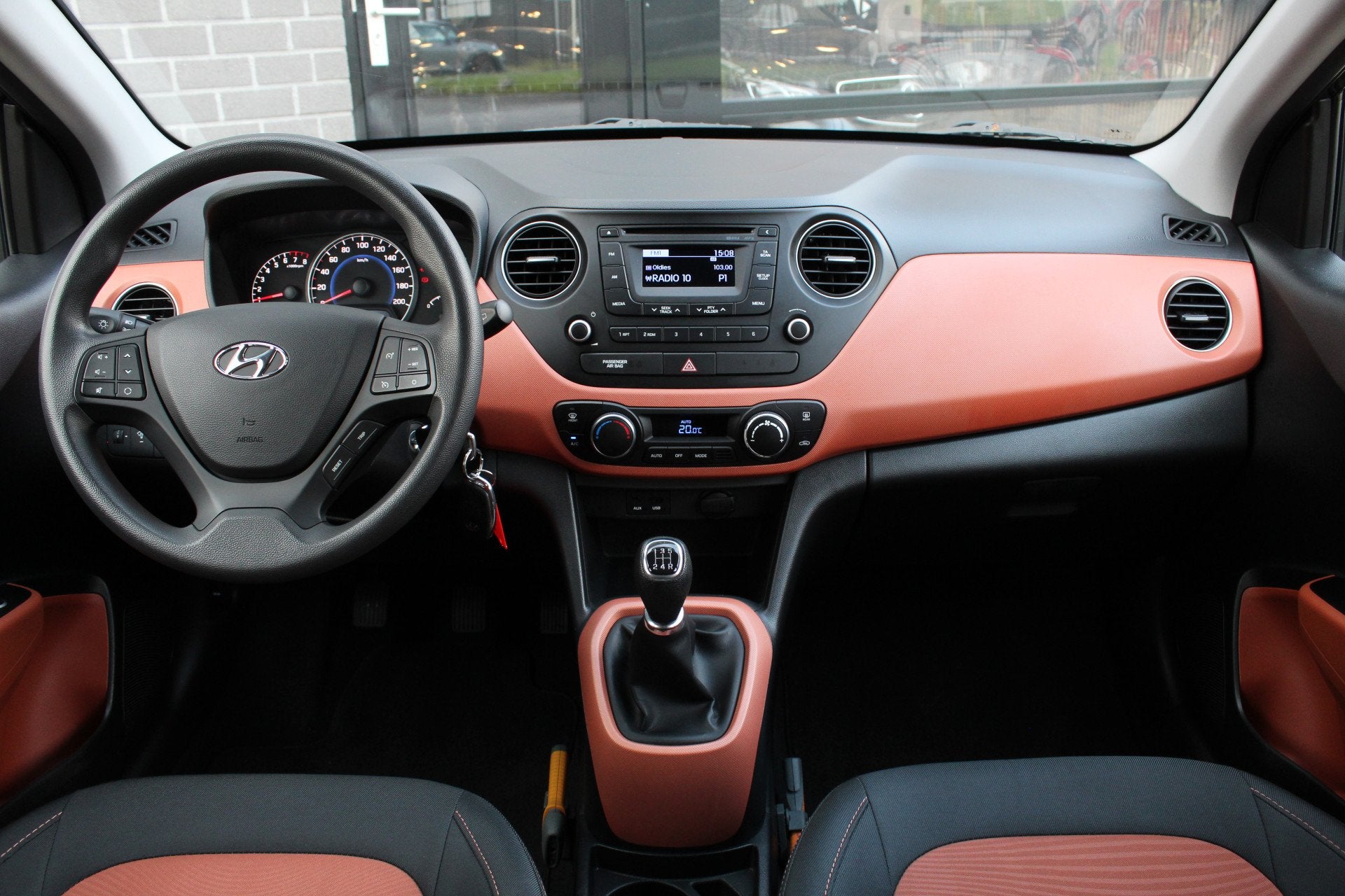Hyundai i10 1.0i i-Motion Comfort / Cruise / Airco / N.A.P., Auto's, Hyundai, Voorwielaandrijving, Stof, Gebruikt, Met garantie (alle)