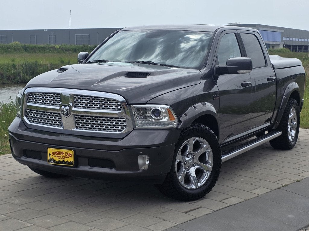 Dodge Ram 1500 LARAMIE/SPORT 4X4 CREW CAB 5,7 LTR V8 AUT, Auto's, Dodge, Automaat, 2661 kg, Gebruikt, 402 pk