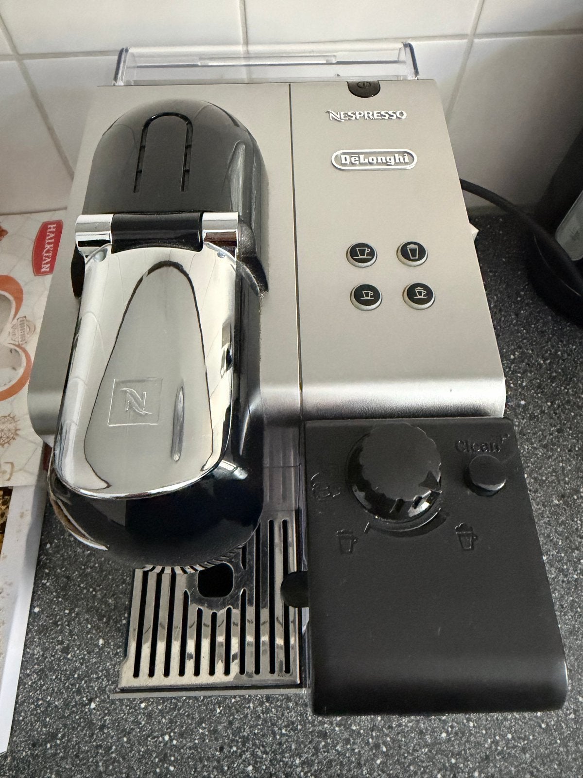 Nespresso De'Longhi Lattissima One - Koffiecupmachine, Espresso apparaat, Ophalen of Verzenden, Zo goed als nieuw, 1 kopje