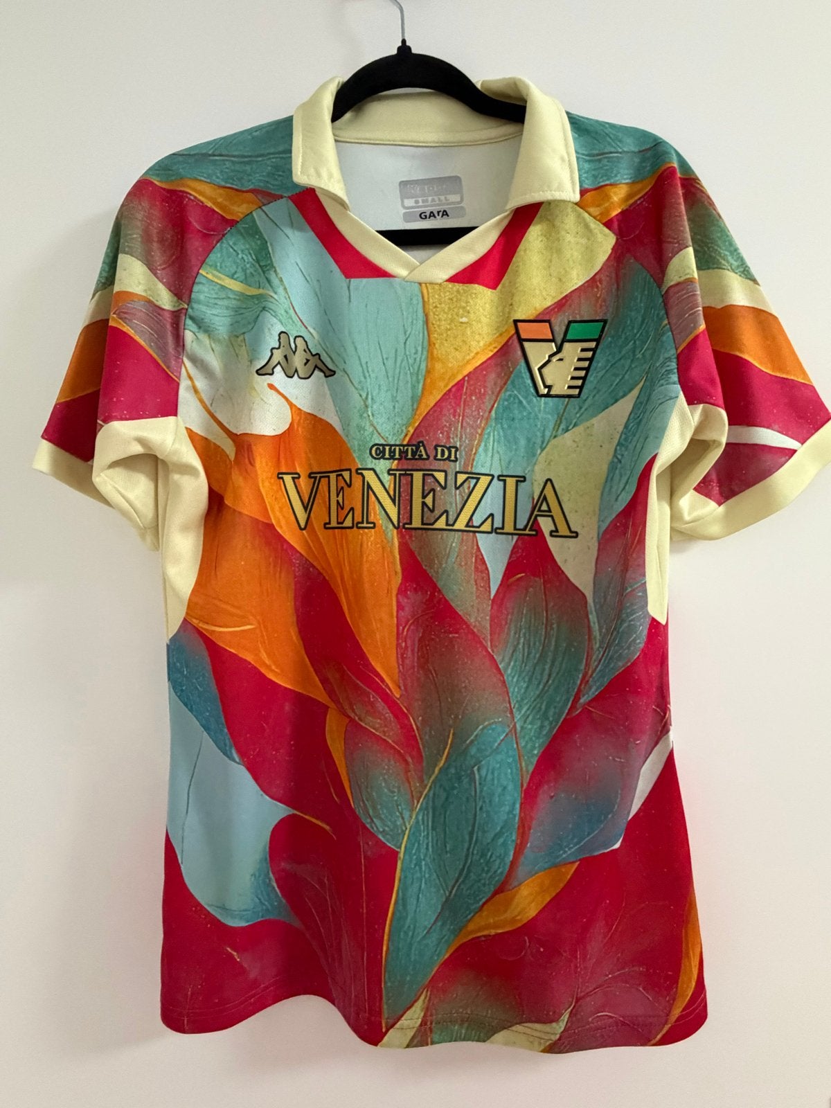Venezia FC Kleurrijk Design, Ophalen of Verzenden, Zo goed als nieuw, Maat 46 (S) of kleiner, Rood
