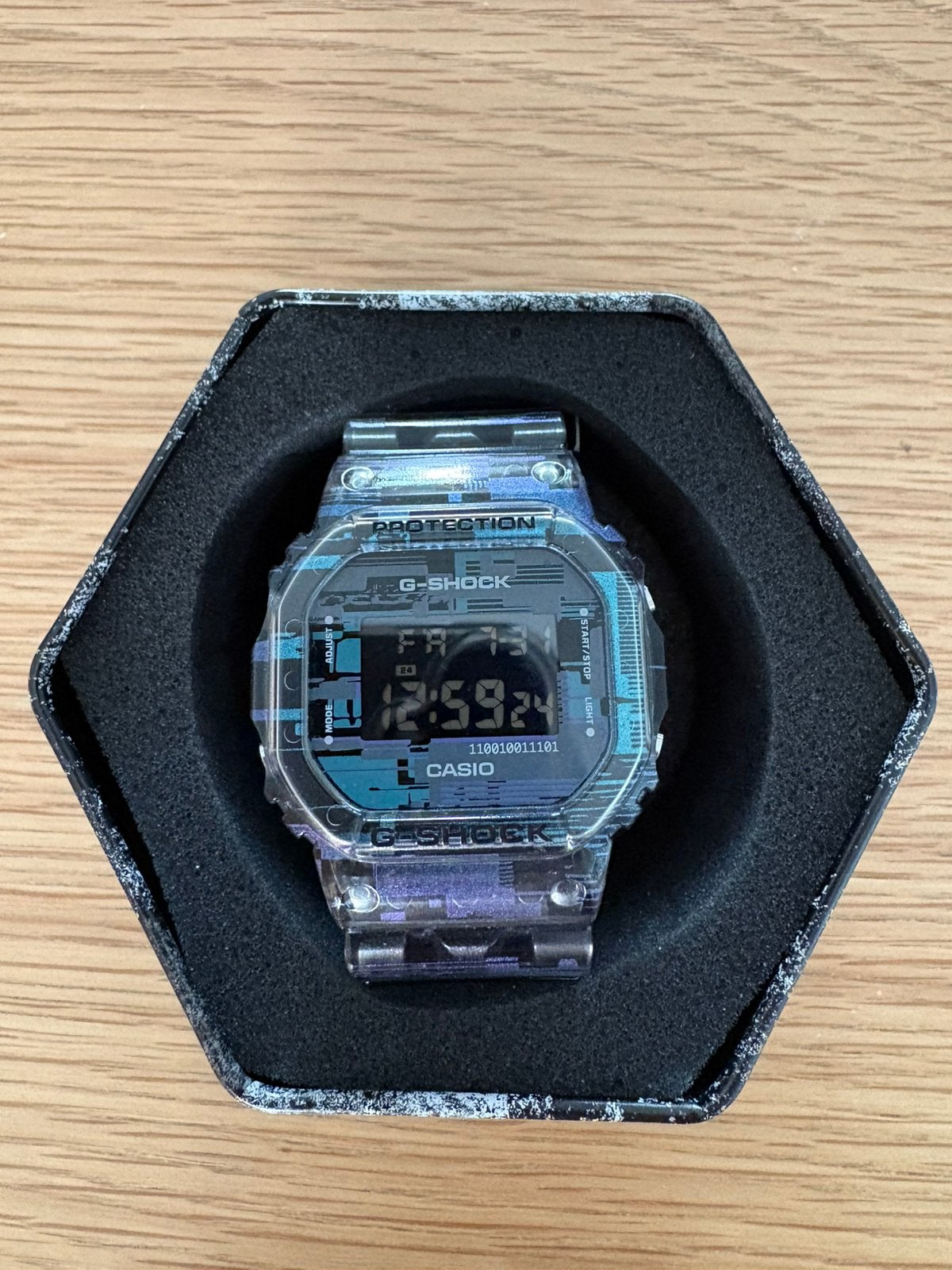Casio G-Shock DW-5600NN-1ER – Digital Glitch, Sieraden, Tassen en Uiterlijk, Horloges | Heren, Casio, Kunststof, Polshorloge, Kunststof
