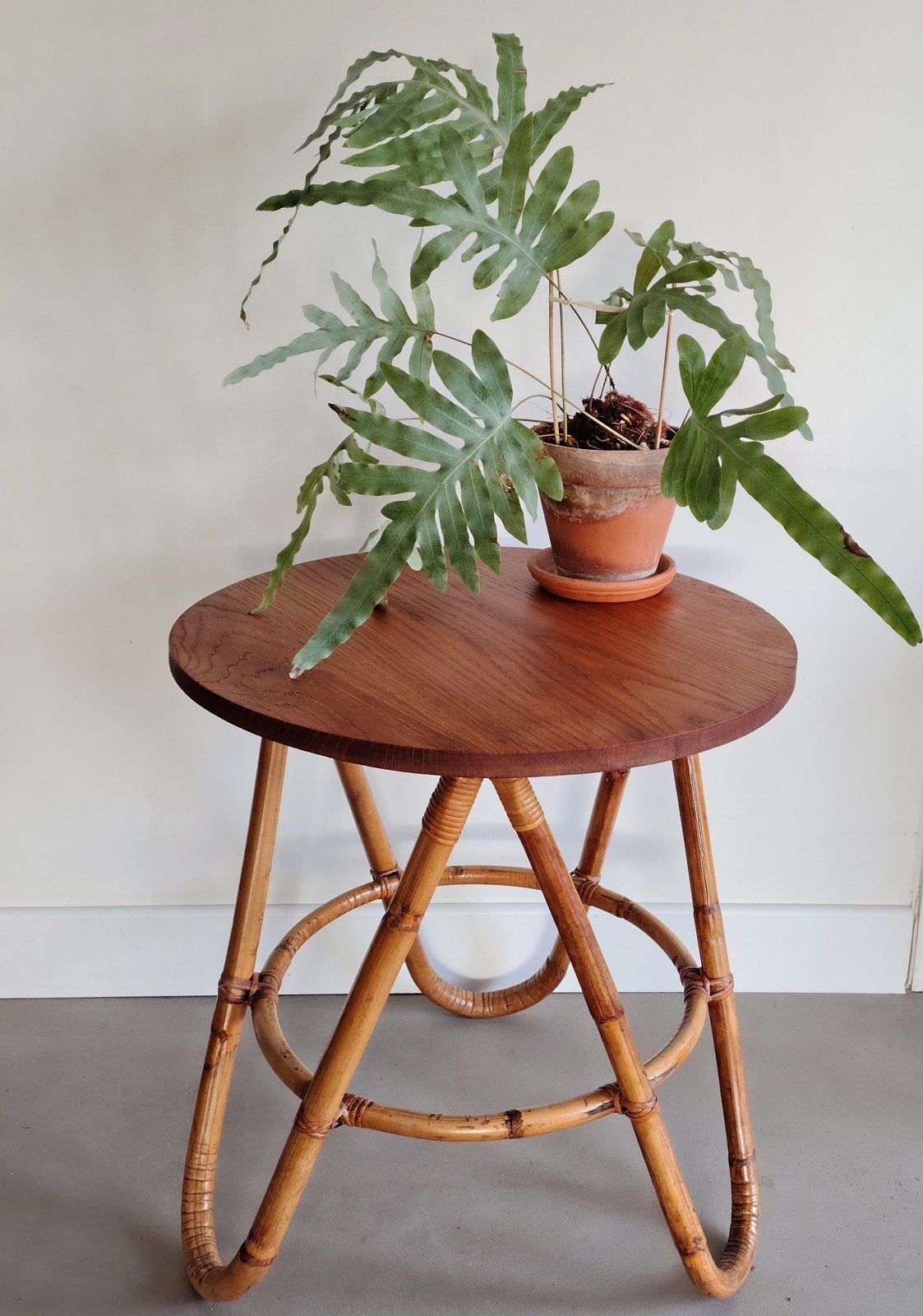 Vintage bamboe bijzettafel met houten blad, Ophalen