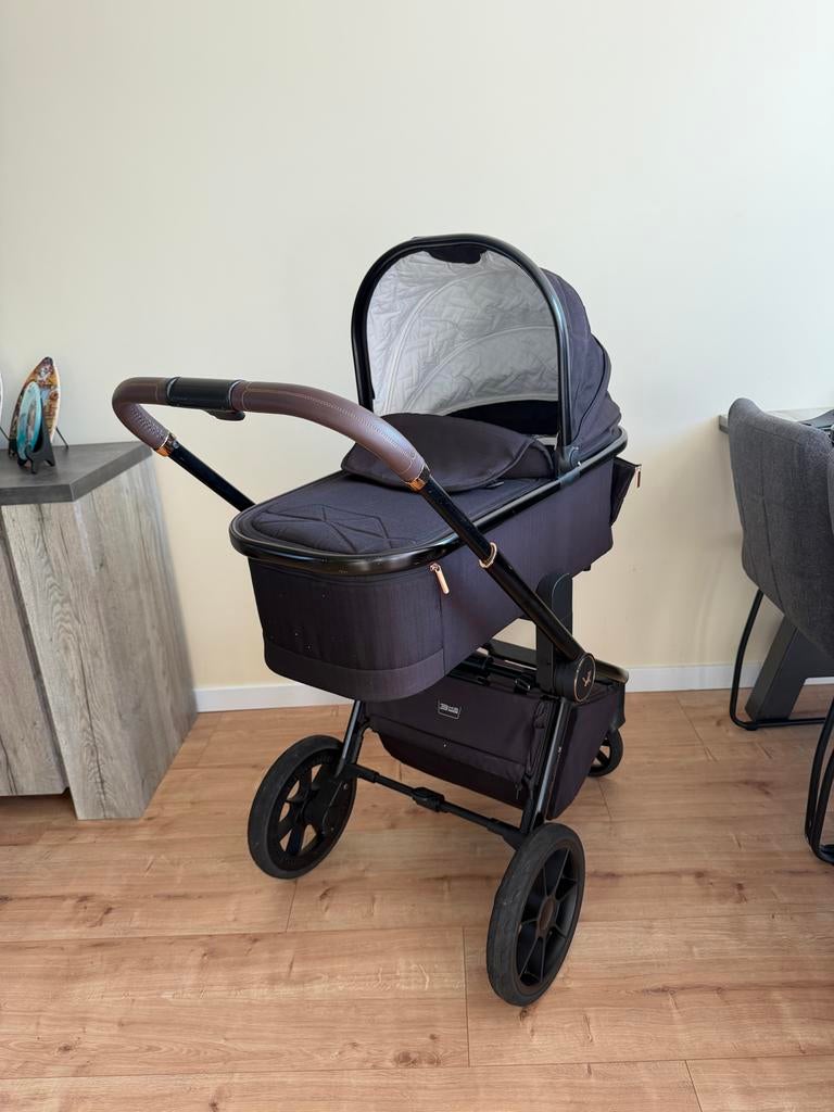 Muuvo Quick Kinderwagen en cybexautostoel (incl. Isofixbase), Zo goed als nieuw, Met reiswieg, Ophalen, Kinderwagen