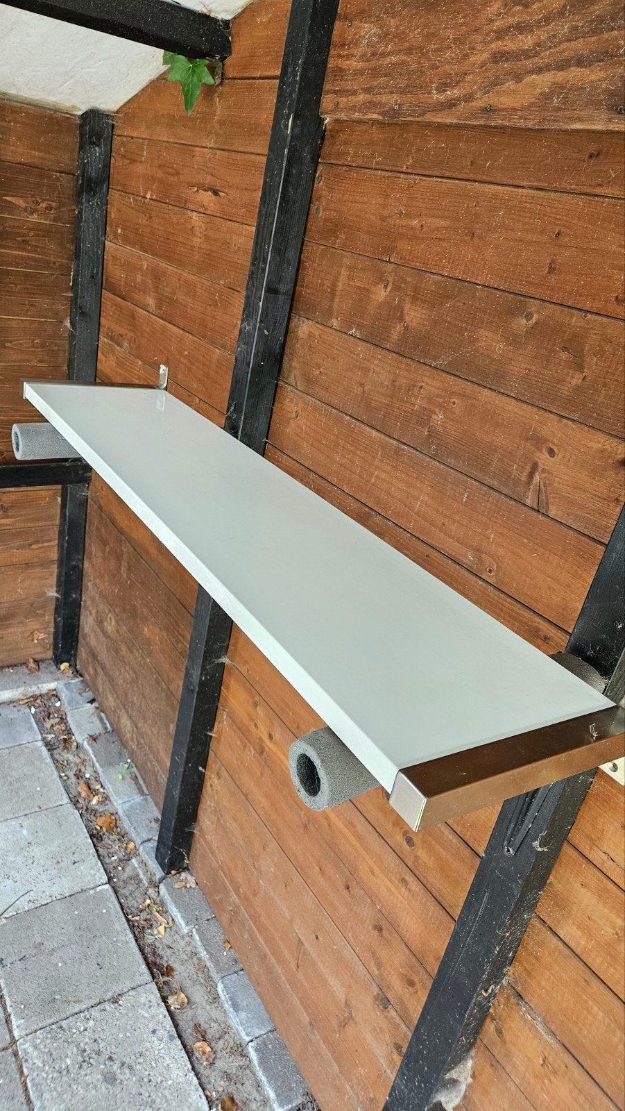 Witte wandplank met metalen beugels, Ophalen, Gebruikt