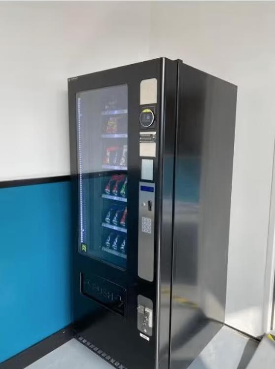 Vendo SVE 700/710 | Snack en drankautomaat | Combi, Ophalen, Vending Master, Info@vendingmaster.nl, Zo goed als nieuw