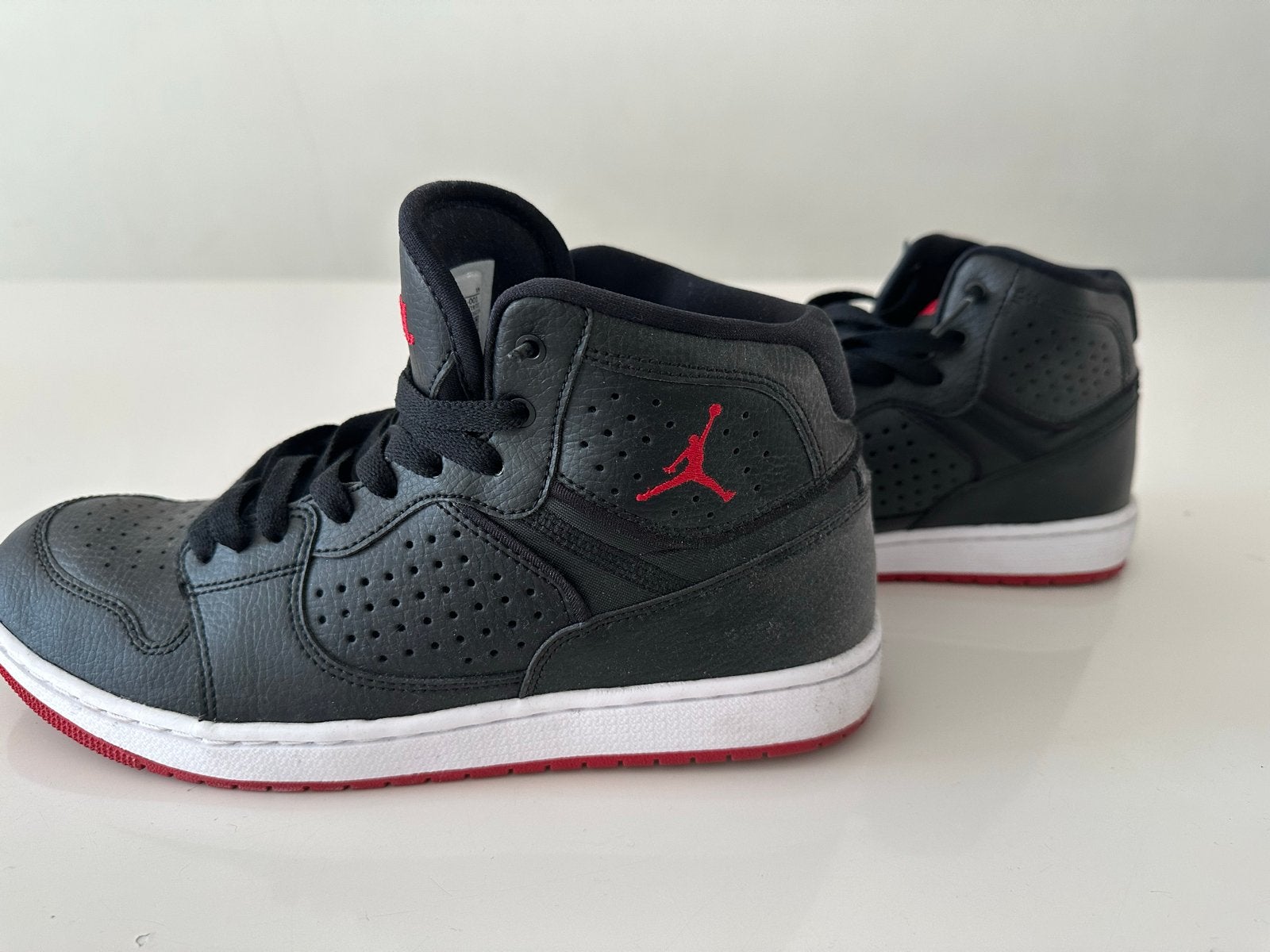 Jordan Jumpman Sneakers Zwart/Rood Maat 42,5, Ophalen of Verzenden, Zo goed als nieuw, Zwart, Sneakers of Gympen