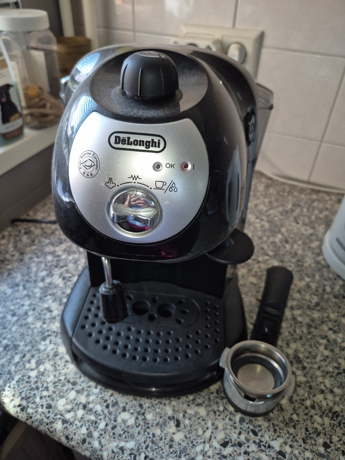 DeLonghi Espresso Apparaat - Zwart, Gebruikt, Espresso apparaat, Gemalen koffie, 2 tot 4 kopjes