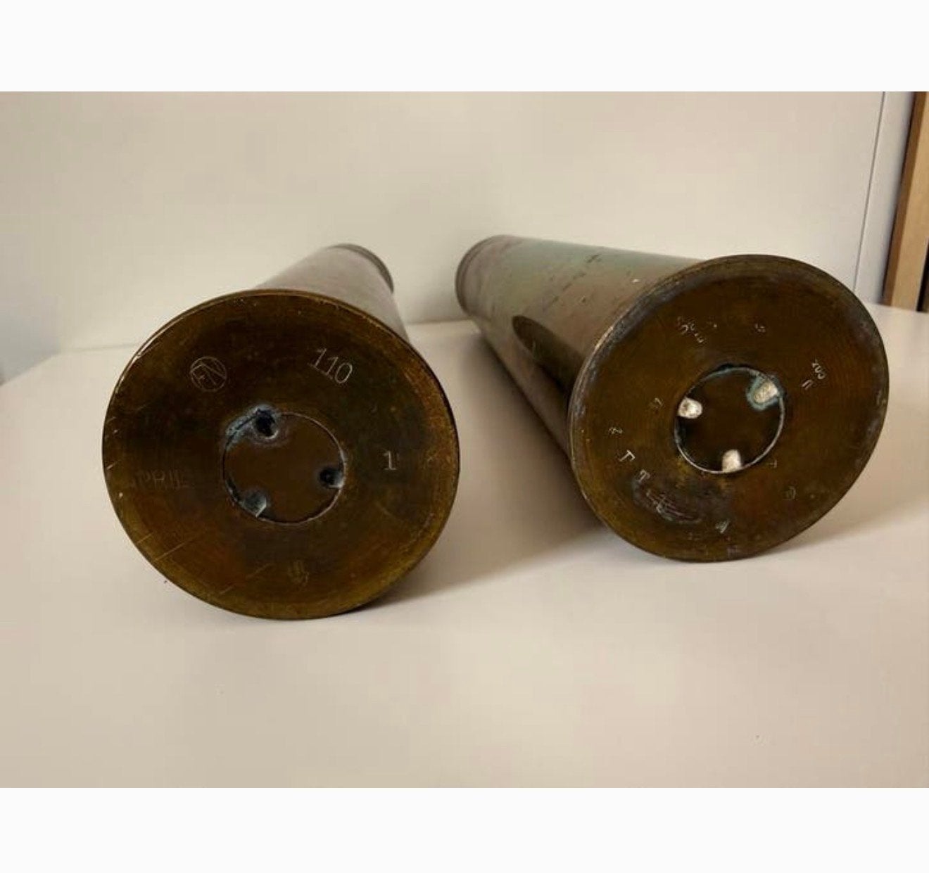 Twee grote messing hulzen uit 1918 - Militaria WO1, Ophalen of Verzenden, Overige soorten, Overige gebieden, Hulzen of Bodemvondsten