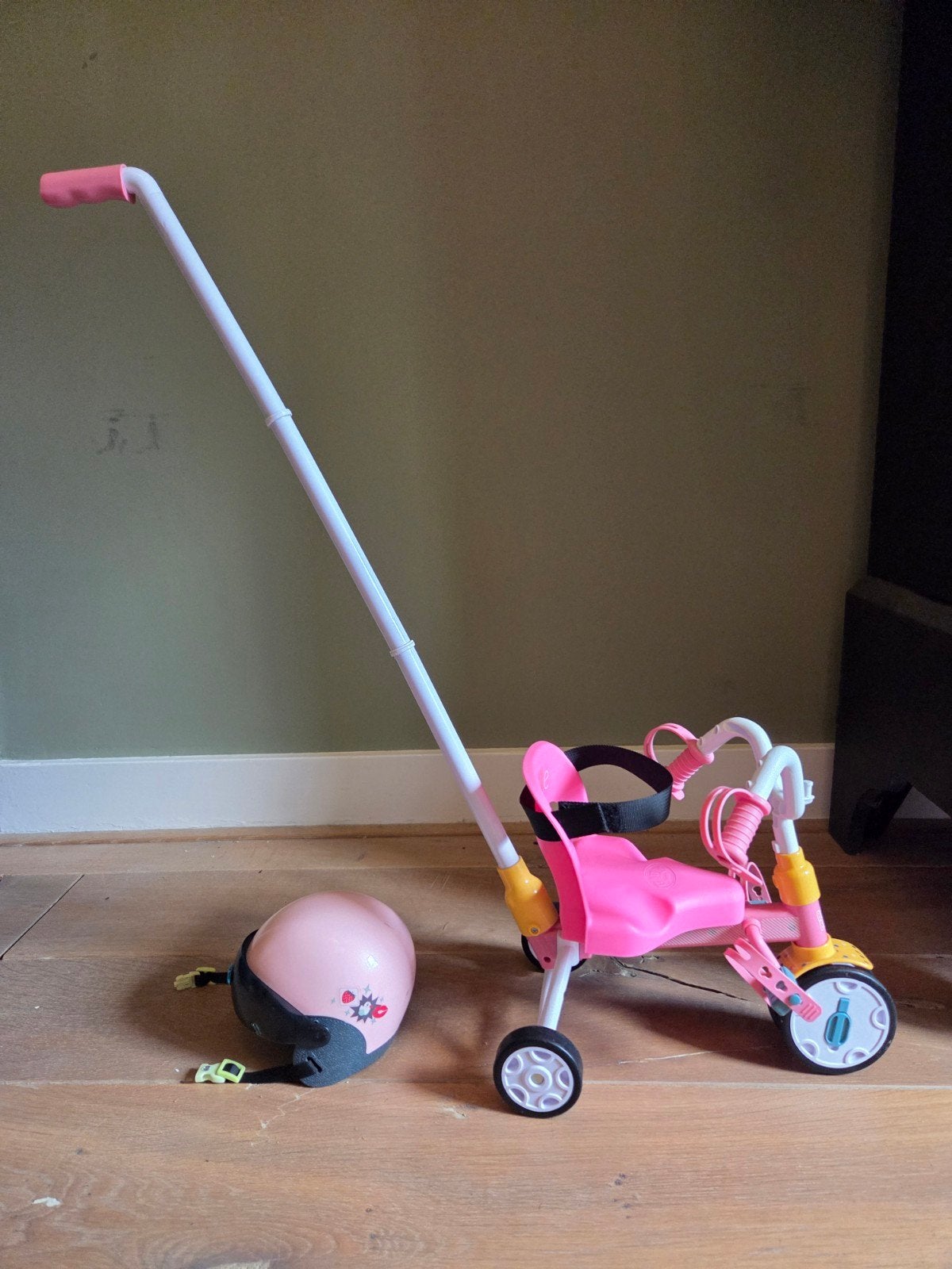 Baby Born driewieler met duwstang en helm, Ophalen