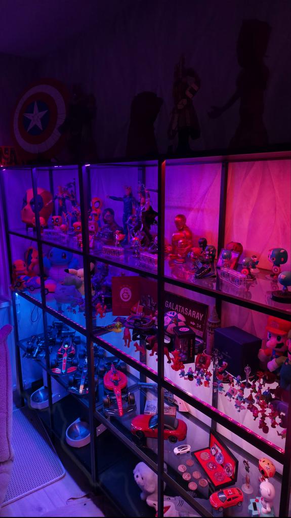 2x IKEA VITTSJÖ Stellingkast/Boekenkast Zwart/Glas, Huis en Inrichting, Kasten | Boekenkasten, Ophalen, Met plank(en), Gebruikt