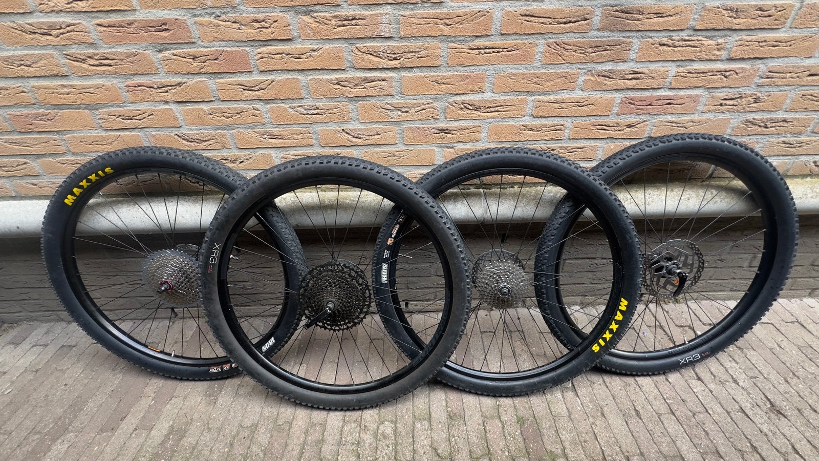 30€ Complete 29 MTB Wielset(s) met Banden, Cassettes en rem, Fietsen en Brommers, Fietsonderdelen, Ophalen of Verzenden, Zo goed als nieuw
