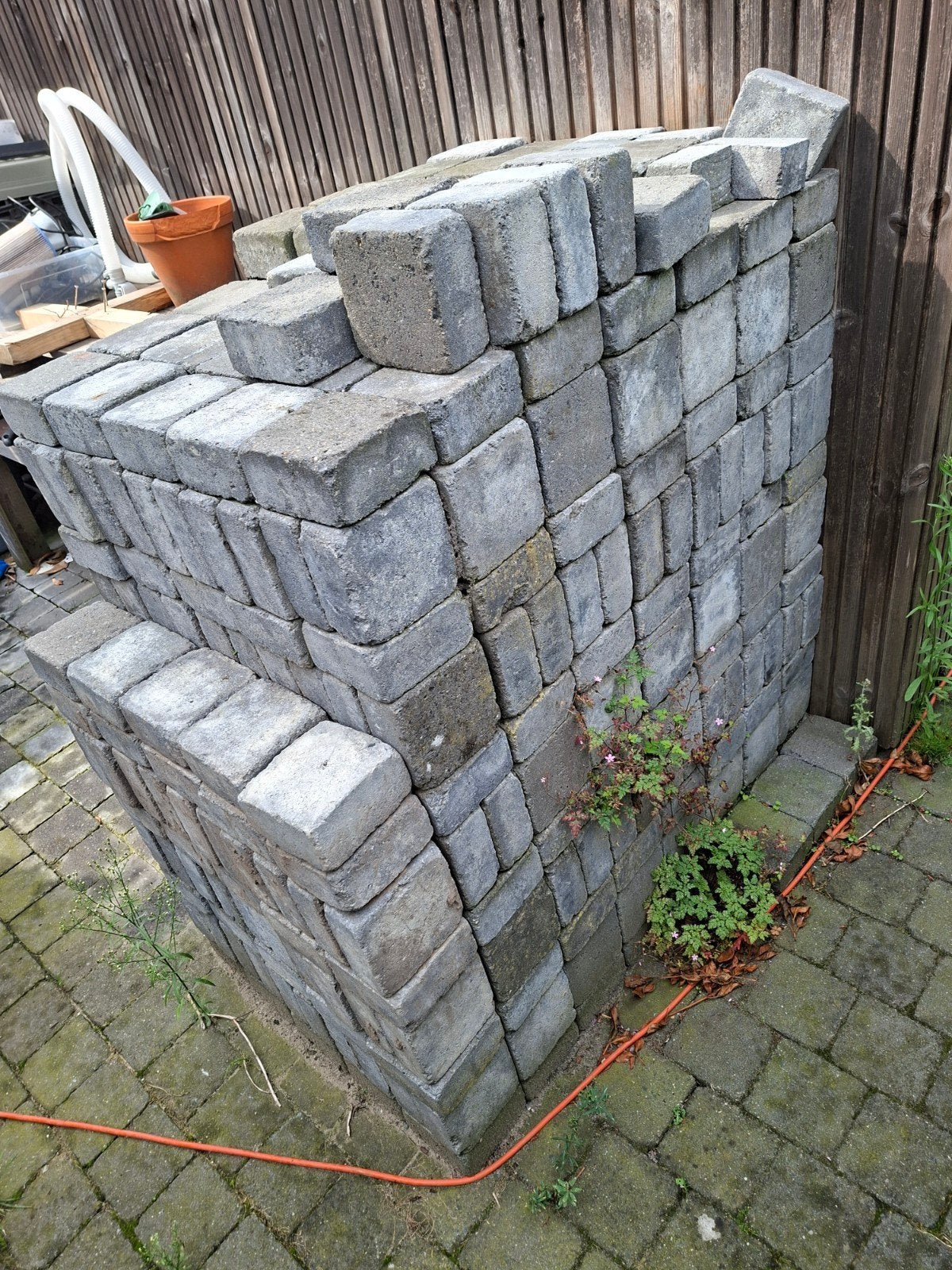 12 m² betontegels 14x14 cm - Bieden graag, Gebruikt, Ophalen of Verzenden, 10 m² of meer, Beton