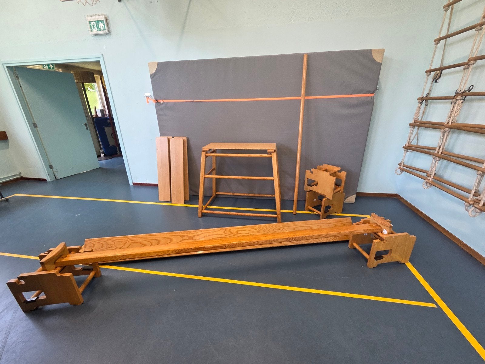 Houten klimmaterialen # speelzaal # gymzaal # kleuters, Ophalen