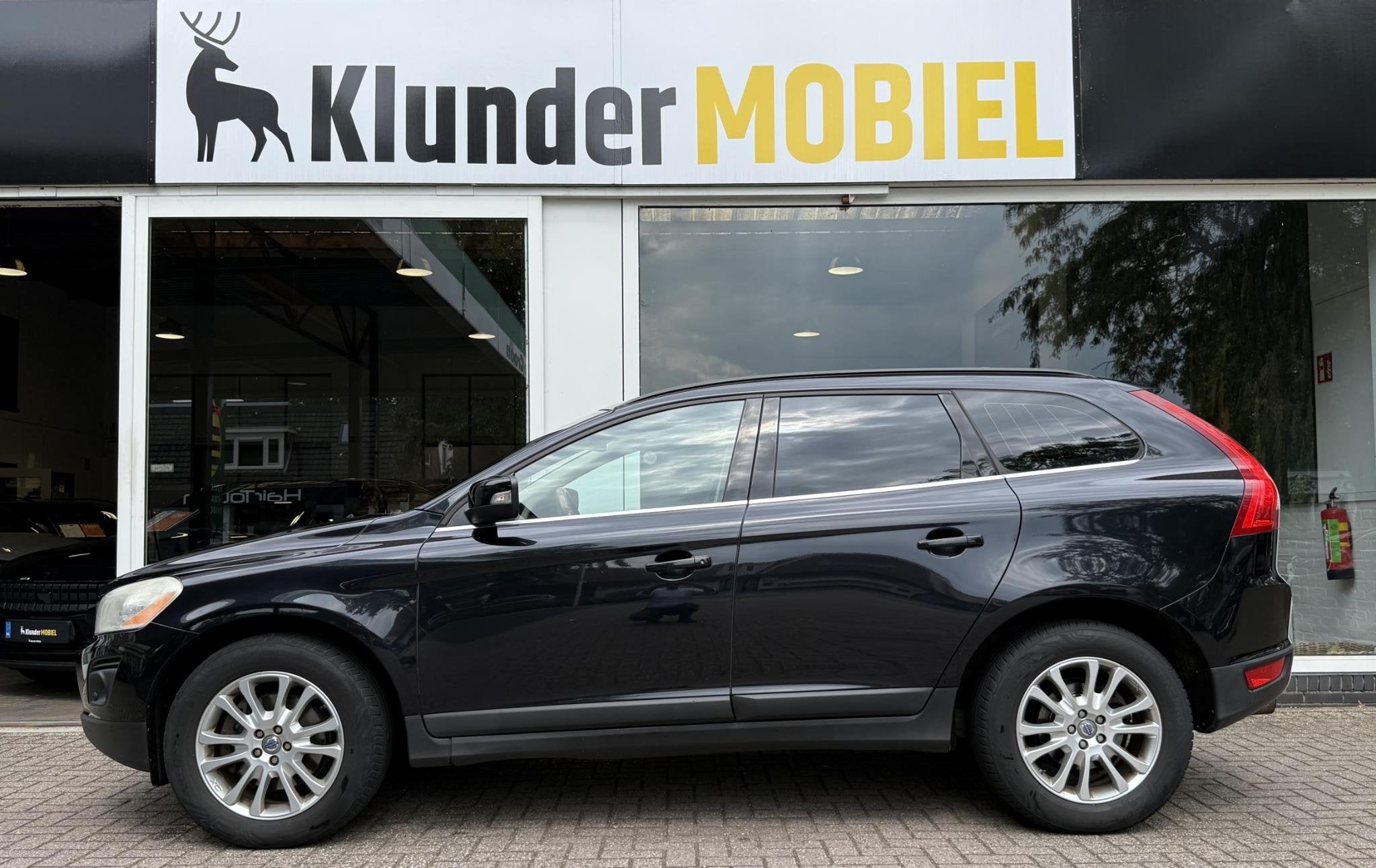 Volvo XC60 2.4 D5 AWD Summum Aut. |PDC v+a|Memory|Trekhaak|, Auto's, Volvo, Automaat, 1716 kg, Gebruikt, Zwart