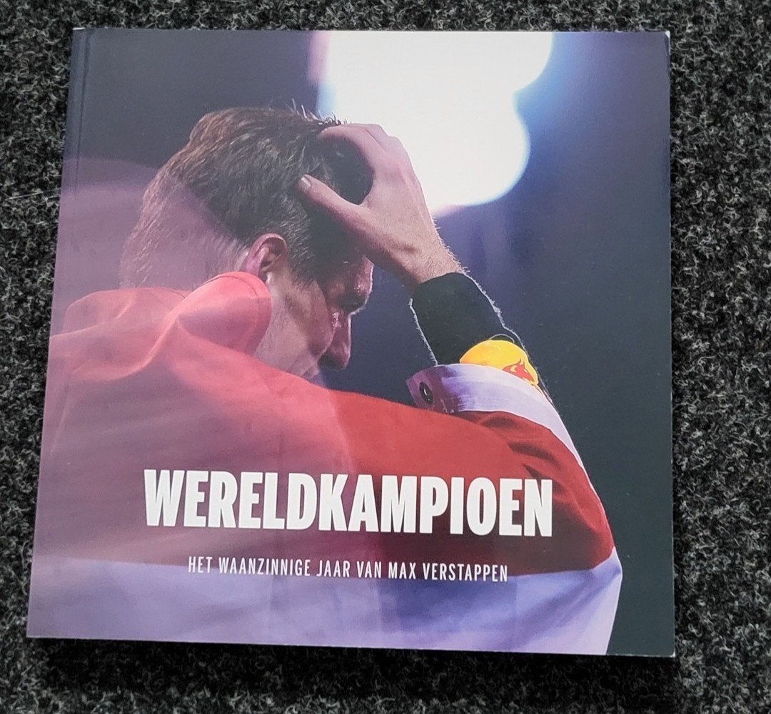 MAX VERSTAPPEN  WERELDKAMPIOEN 1E DRUK, Ophalen of Verzenden, Nieuw, Formule 1