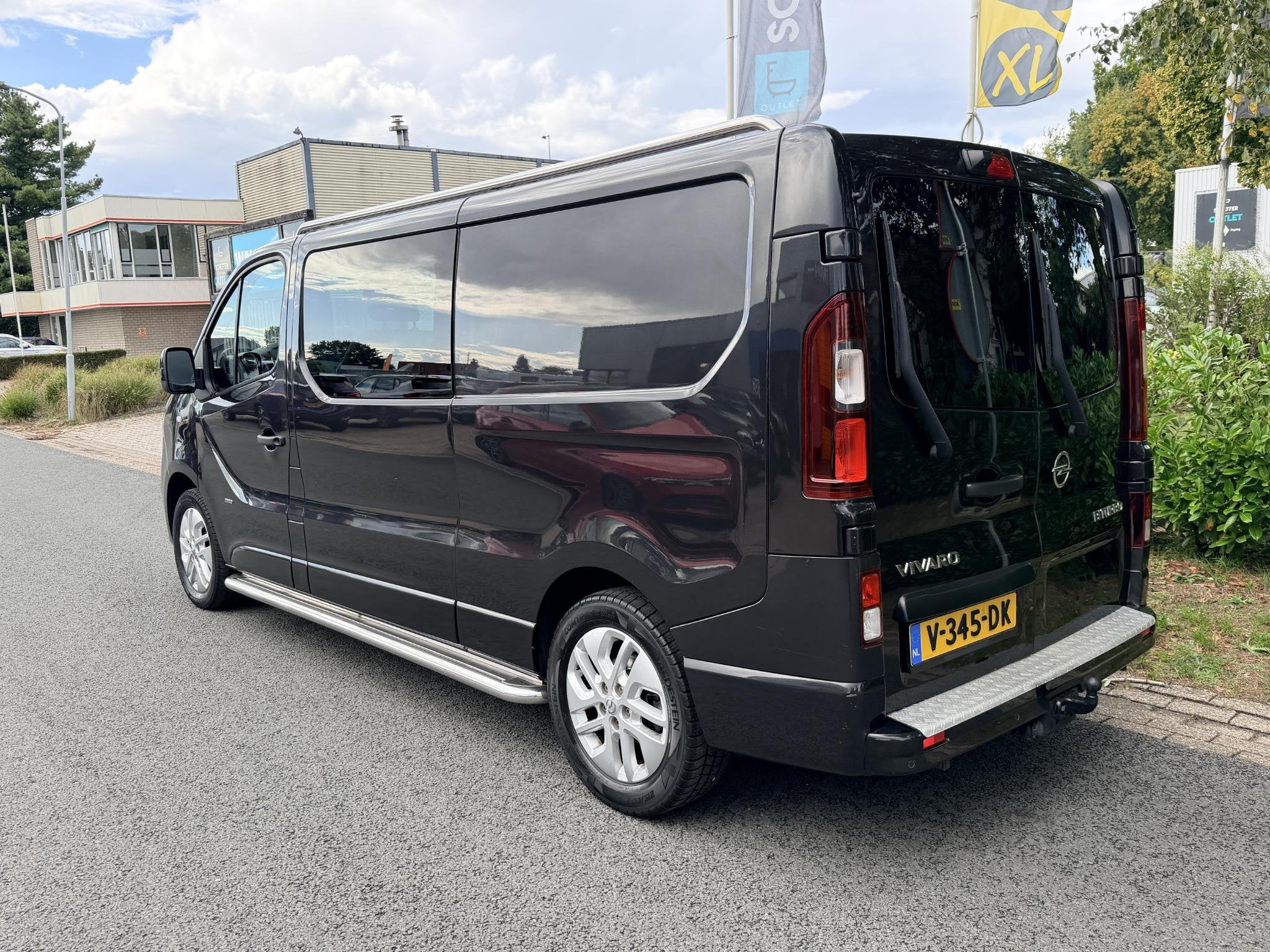 Opel Vivaro 1.6 CDTI Bi-Turbo L2H1 DC Sport Navi•Camera, Voorwielaandrijving, Gebruikt, 2000 kg, Zwart