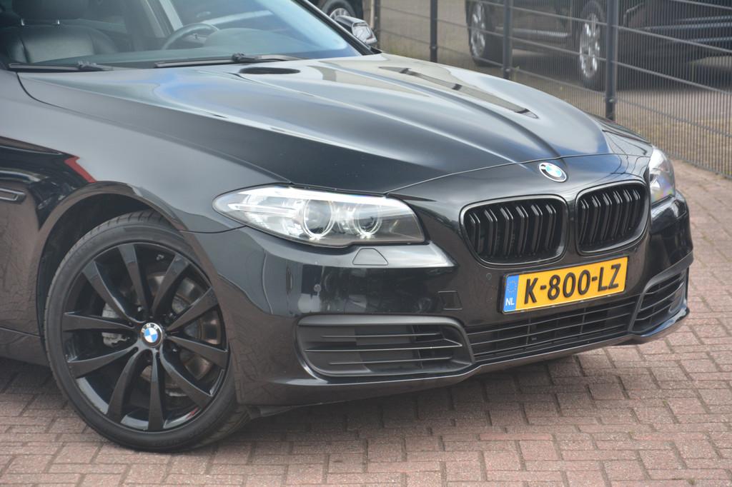 BMW 5 Serie Touring 520d Edition | Navigatie | Sportstoelen, Auto's, BMW, Automaat, Achterwielaandrijving, Euro 6, 2000 kg