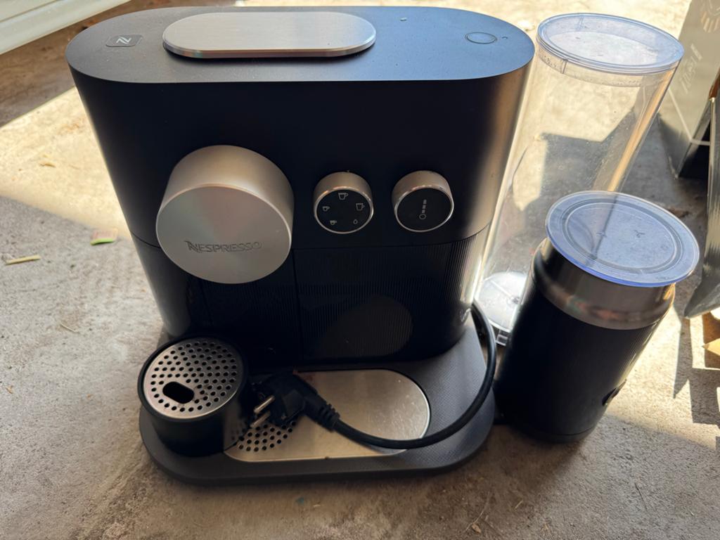 Nespresso koffiemachine met melkschuimer - voor de handige o, Koffiepads en cups, Koffiemachine, Niet werkend, Ophalen
