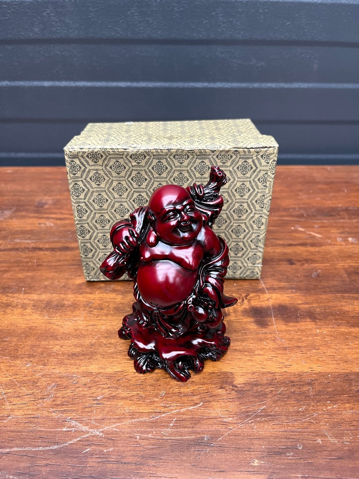 Lachende Boeddha beeldje - Geluksbrenger, Huis en Inrichting, Woonaccessoires | Boeddhabeelden, 15 cm, Rood, Thrifter, Ophalen of Verzenden