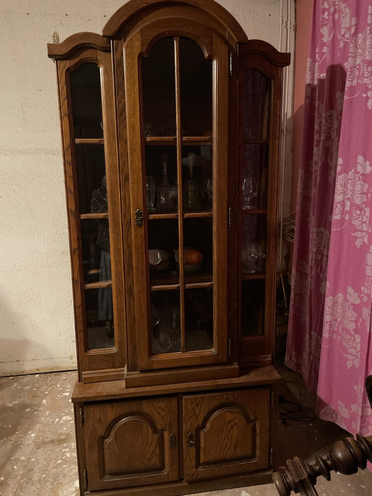 Eikenhouten vitrinekast met glazen deuren, Huis en Inrichting, Ophalen, Gebruikt, Eikenhout, 50 tot 100 cm