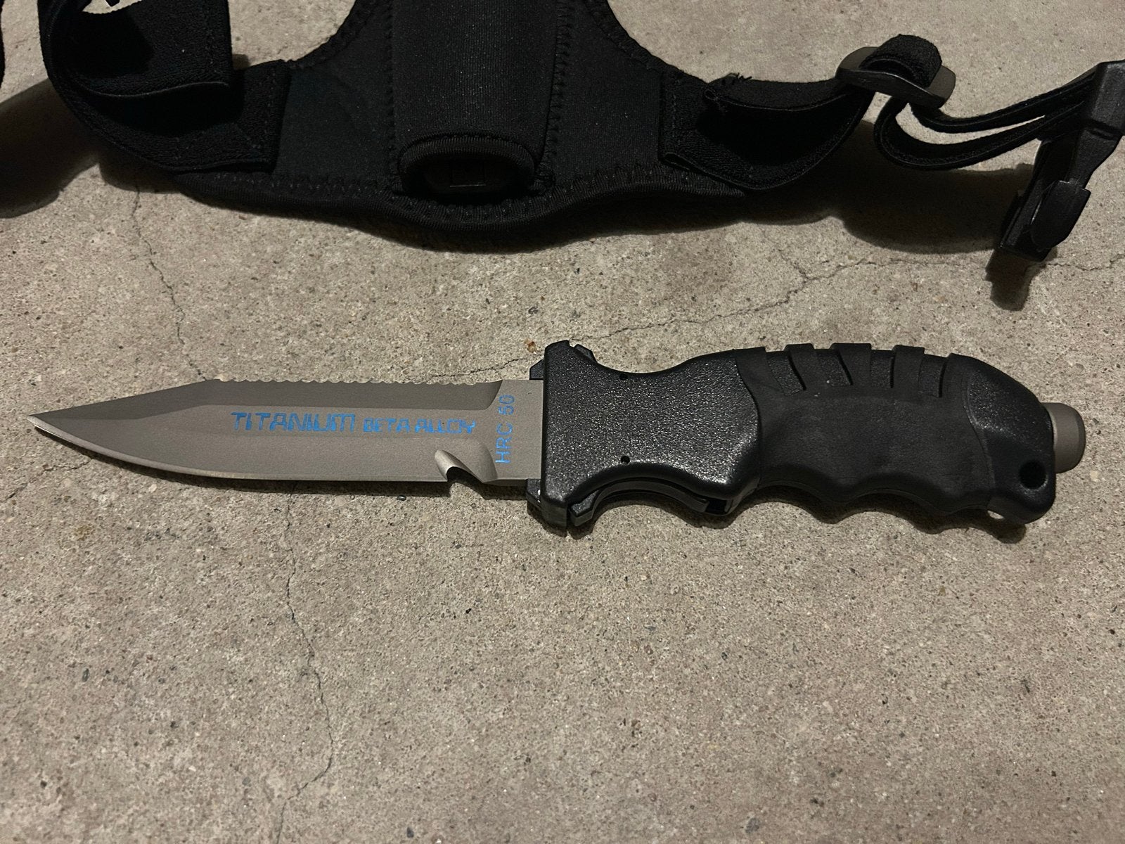 Duikmes Titanium HRC 50 met beenholster, Ophalen of Verzenden, Zo goed als nieuw, Overige typen