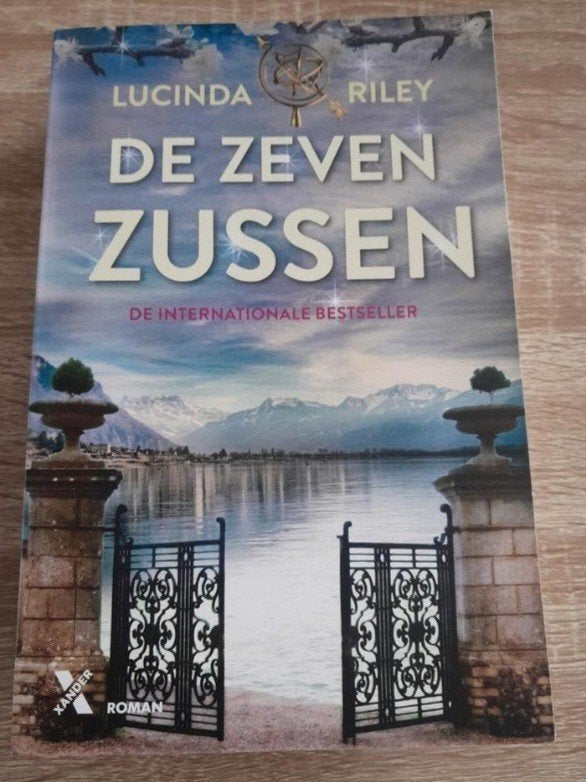 De Zeven Zussen - Lucinda Riley (Internationale Bestseller), Boeken, Romans, Ophalen of Verzenden, Gelezen, Lucinda Riley, Nederland