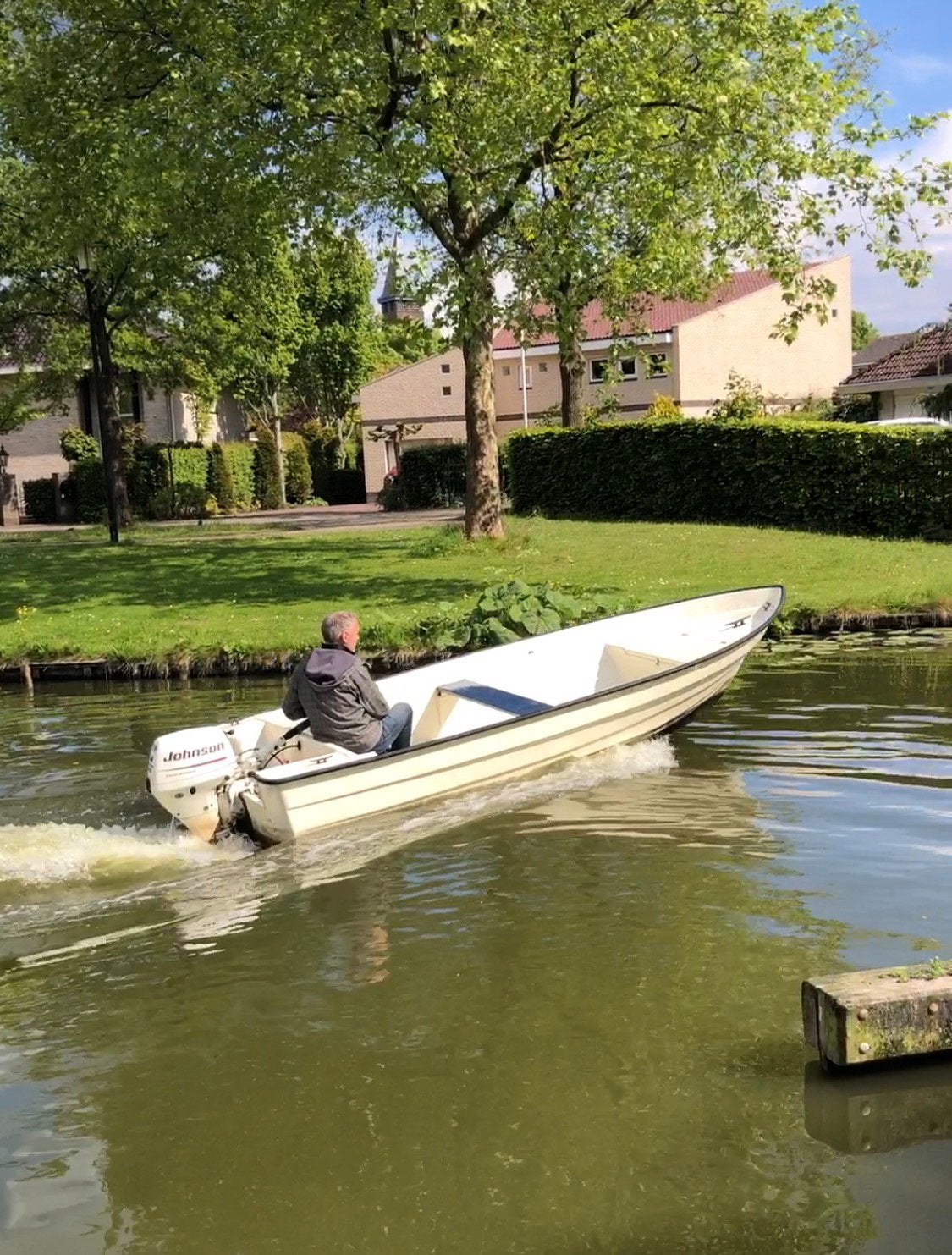 Nette Polyester boot (4m), 9.9pk johnson 4 takt & trailer, Watersport en Boten, Vis- en Consoleboten, Ophalen, Zo goed als nieuw