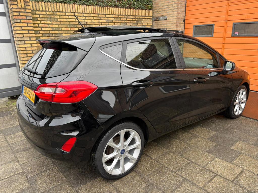 Ford Fiesta 1.0 EcoBoost Titanium / Panoramadak!, Auto's, Ford, Voorwielaandrijving, 1063 kg, Gebruikt, Euro 6