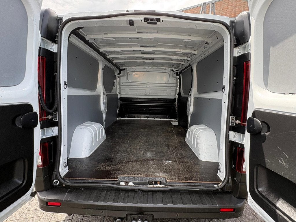 Renault Trafic 2.0dCi 120PK Lang / Trekhaak / Cruisecontrol, Auto's, Voorwielaandrijving, Stof, Gebruikt, 4 cilinders