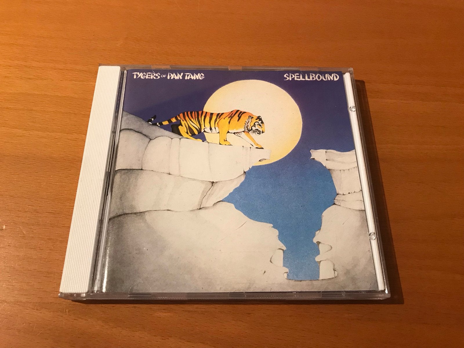Tygers of Pan Tang - Spellbound CD (Repertoire label), Ophalen of Verzenden, Zo goed als nieuw, Album, Inclusief boekje