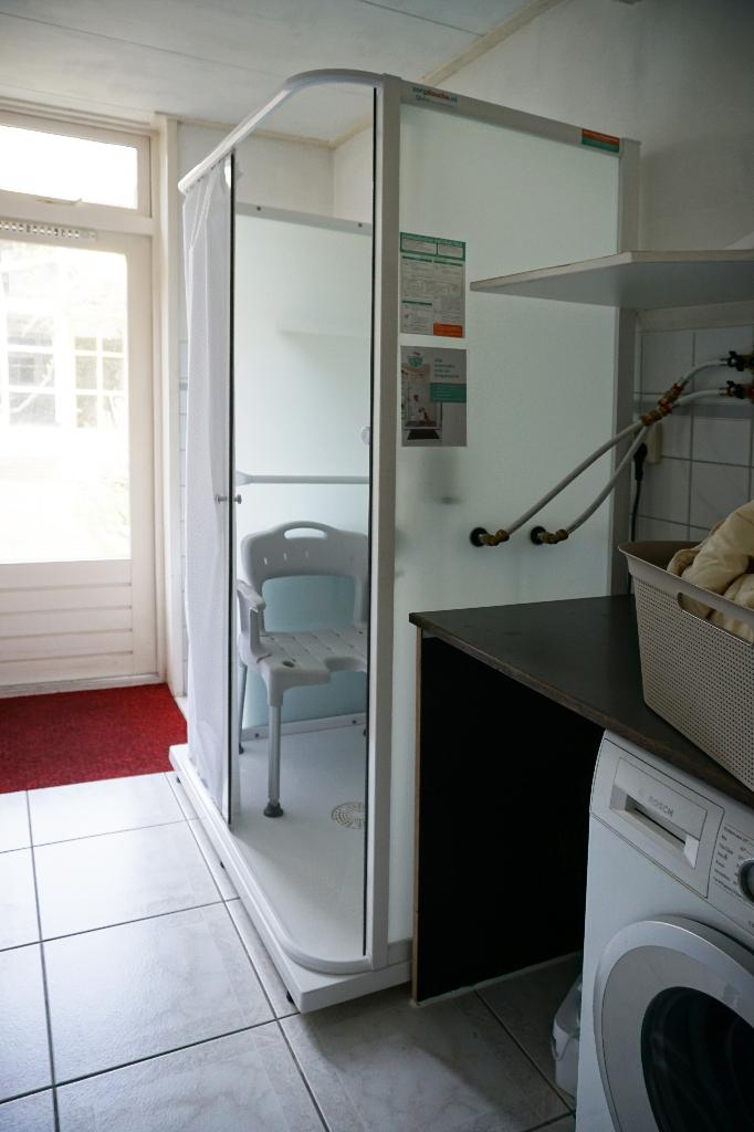Zorgdouche 120x80cm, Doe-het-zelf en Verbouw, Sanitair, Ophalen, Zo goed als nieuw, Douche