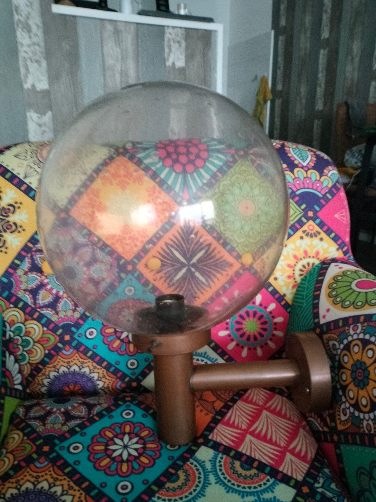 Koperen wandlamp met glazen bol - 35cm hoog, Antiek en Kunst, Ophalen