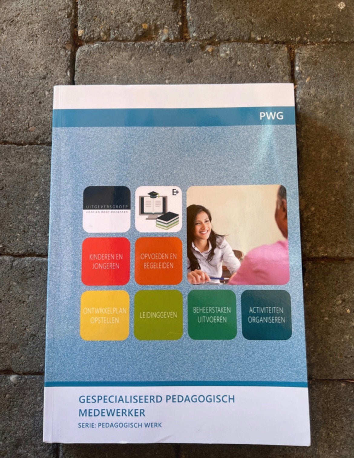 Pedagogisch medewerker boek, Ophalen of Verzenden, Zo goed als nieuw, Overige niveaus, Overige vakken