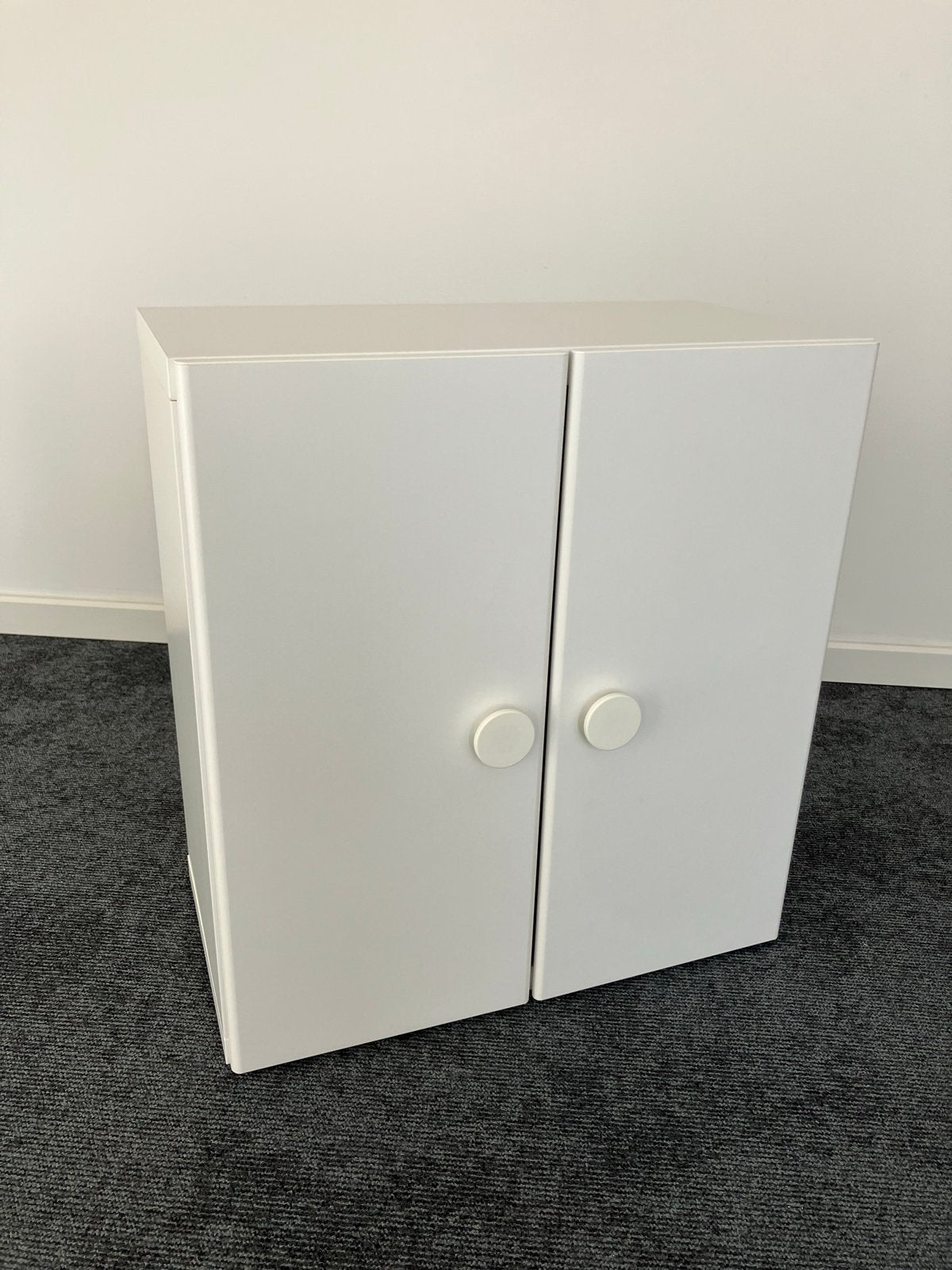 Ikea kastje wit met twee deuren en twee planken, Ophalen, Gebruikt