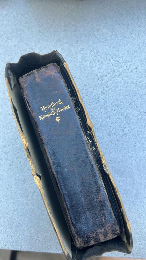 Oud Handboek der Katholieke Moeder - Religieus Boek, Ophalen of Verzenden