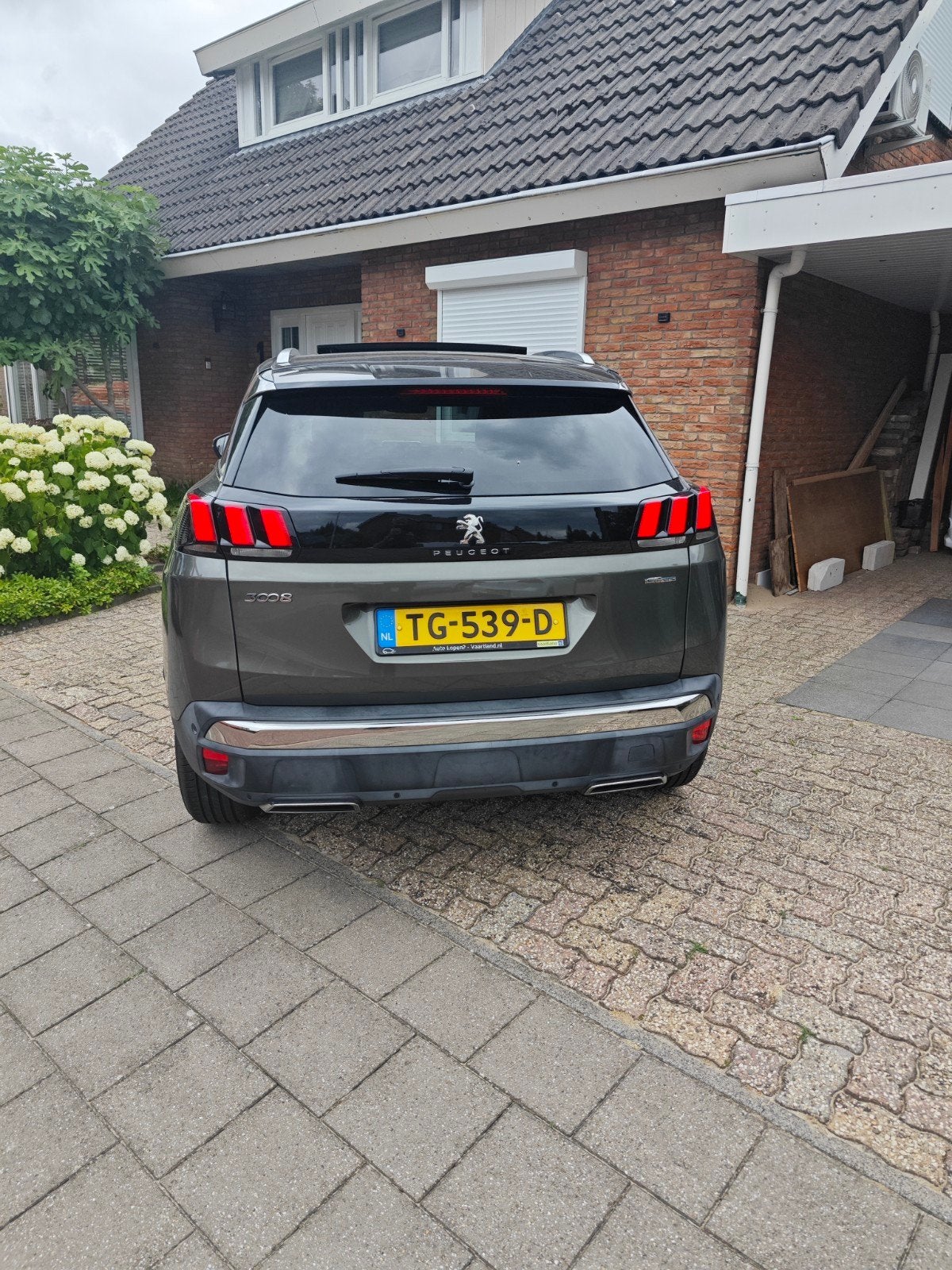 Peugeot 3008 1.6 E-thp 121KW/165PK Eat6 2018 Grijs, Auto's, Peugeot, Zwart, 4 cilinders, Origineel Nederlands, Particulier