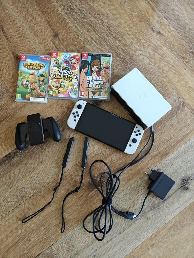 Nintendo Switch OLED + 3 games + accessoires, Ophalen of Verzenden, Zo goed als nieuw