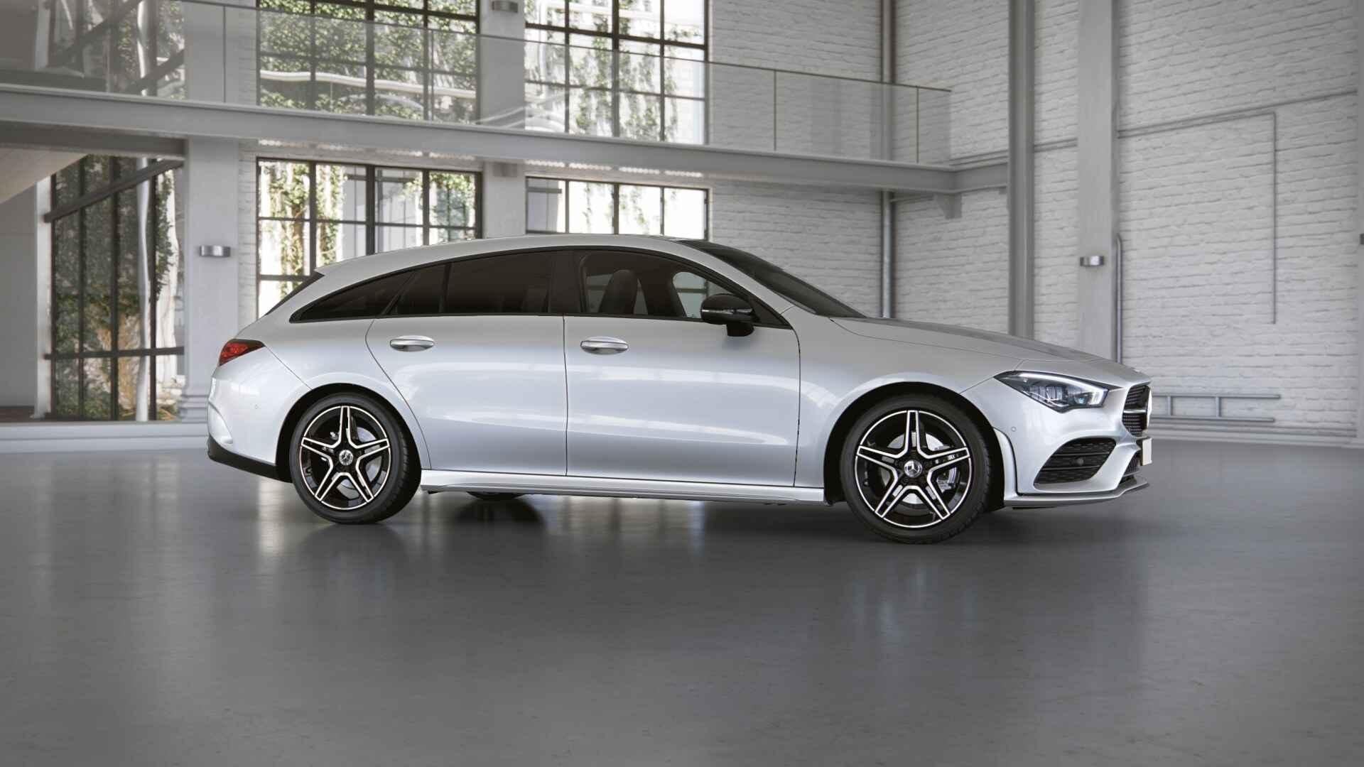 Mercedes-Benz CLA-klasse Shooting Brake 180 AMG Line | Night, Auto's, CLA, Gebruikt, 4 cilinders, Leder en Stof