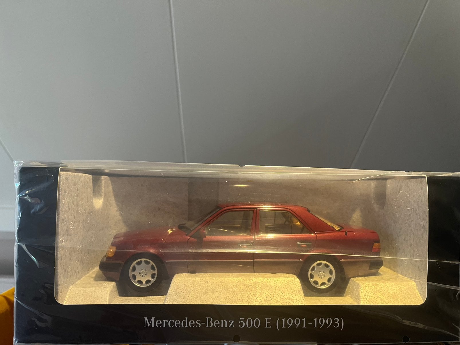 Mercedes 500E W124 Almandin rood, Ophalen of Verzenden, Zo goed als nieuw