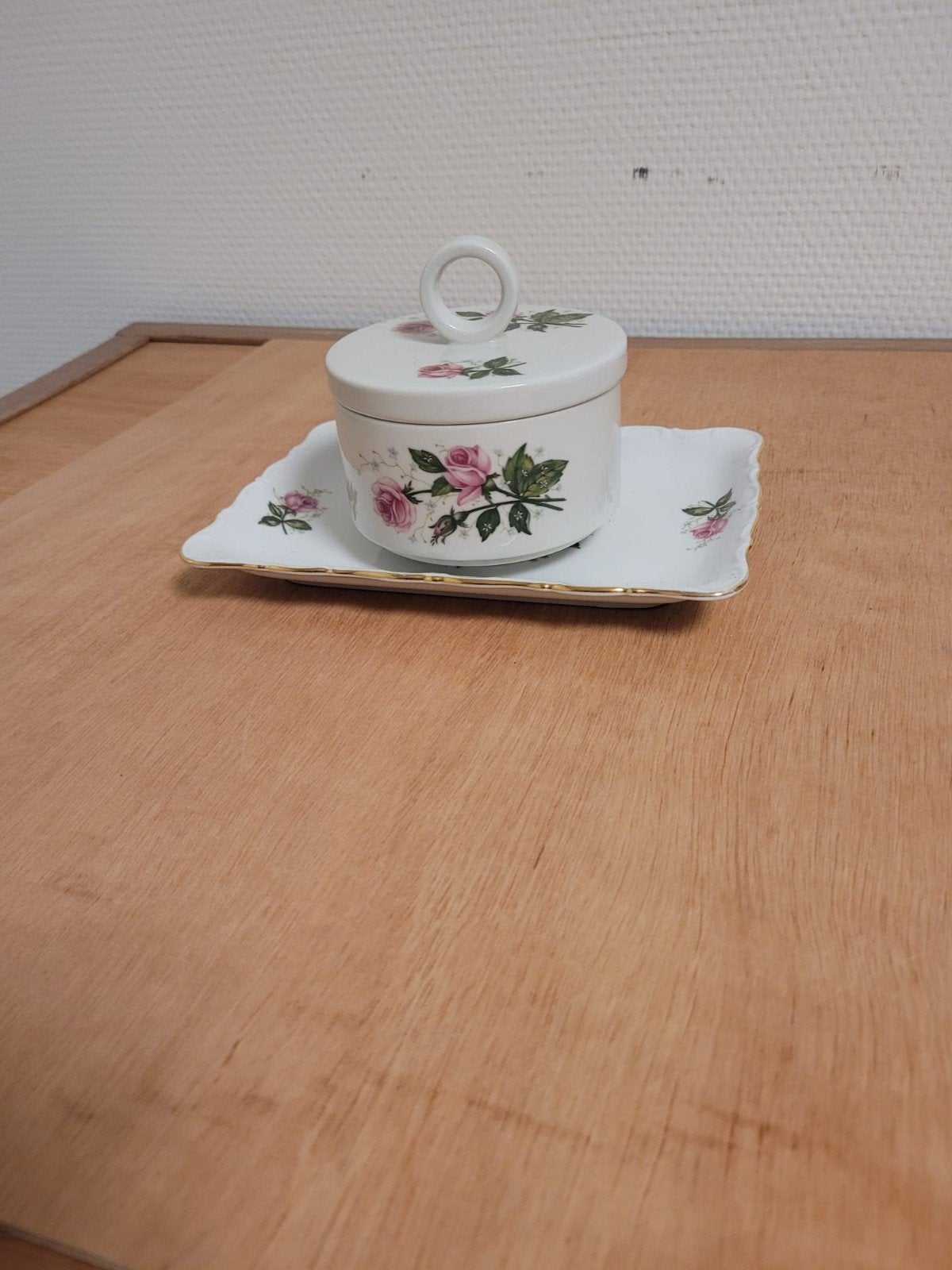 Vintage porseleinen botervloot met rozenmotief, Ophalen